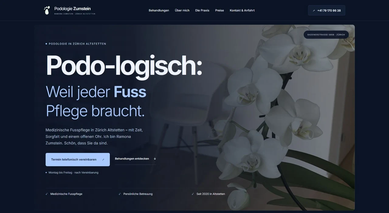 Aktuelle Startseite von Ramonas Podologie mit dem Titel Podo-logisch und weissen Orchideen